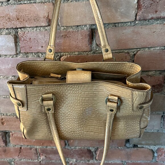 Classic Liz Claiborne Shoulder Bag - Picture 4 of 9